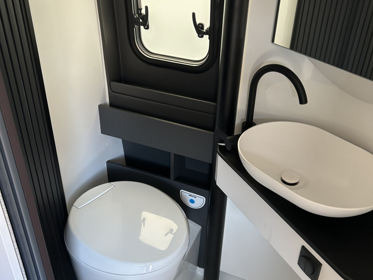 Adria TWIN SUPREME 600 SPB - Dieselpanna, bild 10 av 12