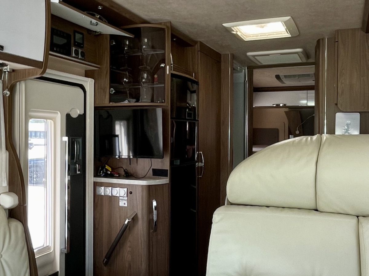 Frankia 840GD F-LINE / Hydrauliska stödben, AC Bodel. Perfekta bilen för camping året runt, Välkomna, bild 9 av 26