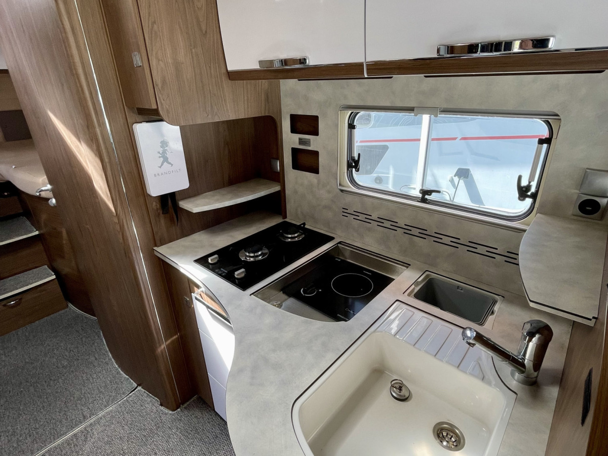 Frankia 840GD F-LINE / Hydrauliska stödben, AC Bodel. Perfekta bilen för camping året runt, Välkomna, bild 18 av 26