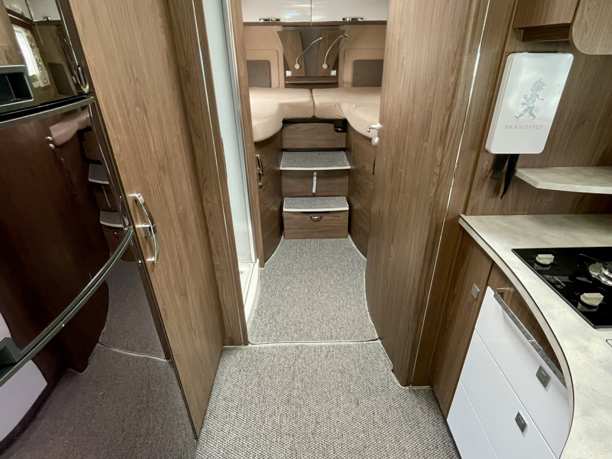 Frankia 840GD F-LINE / Hydrauliska stödben, AC Bodel. Perfekta bilen för camping året runt, Välkomna, bild 19 av 26