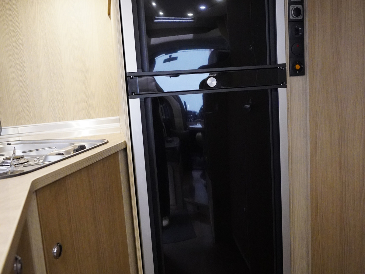 Bürstner Ixeo 586, 2xAC, Solcell, bild 9 av 20