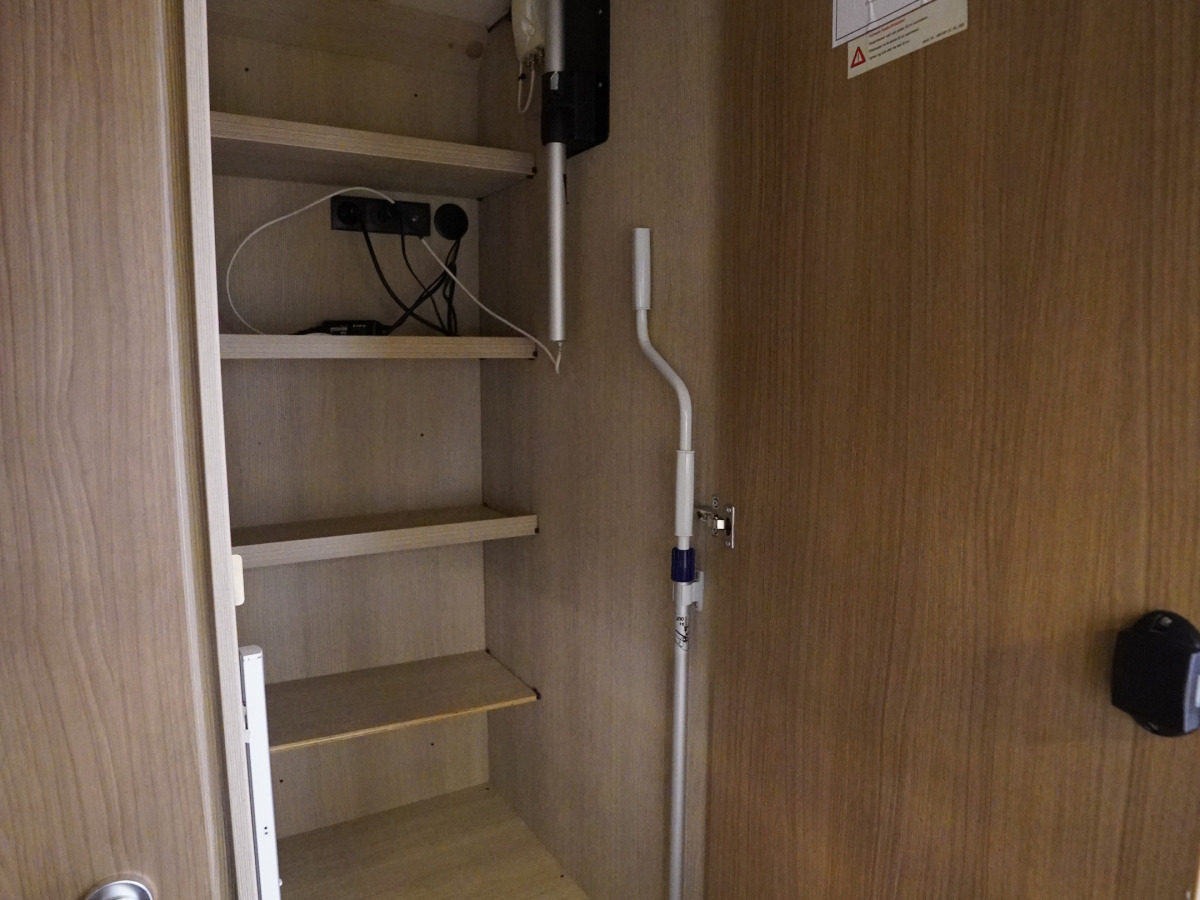 Bürstner Ixeo 586, 2xAC, Solcell, bild 15 av 20