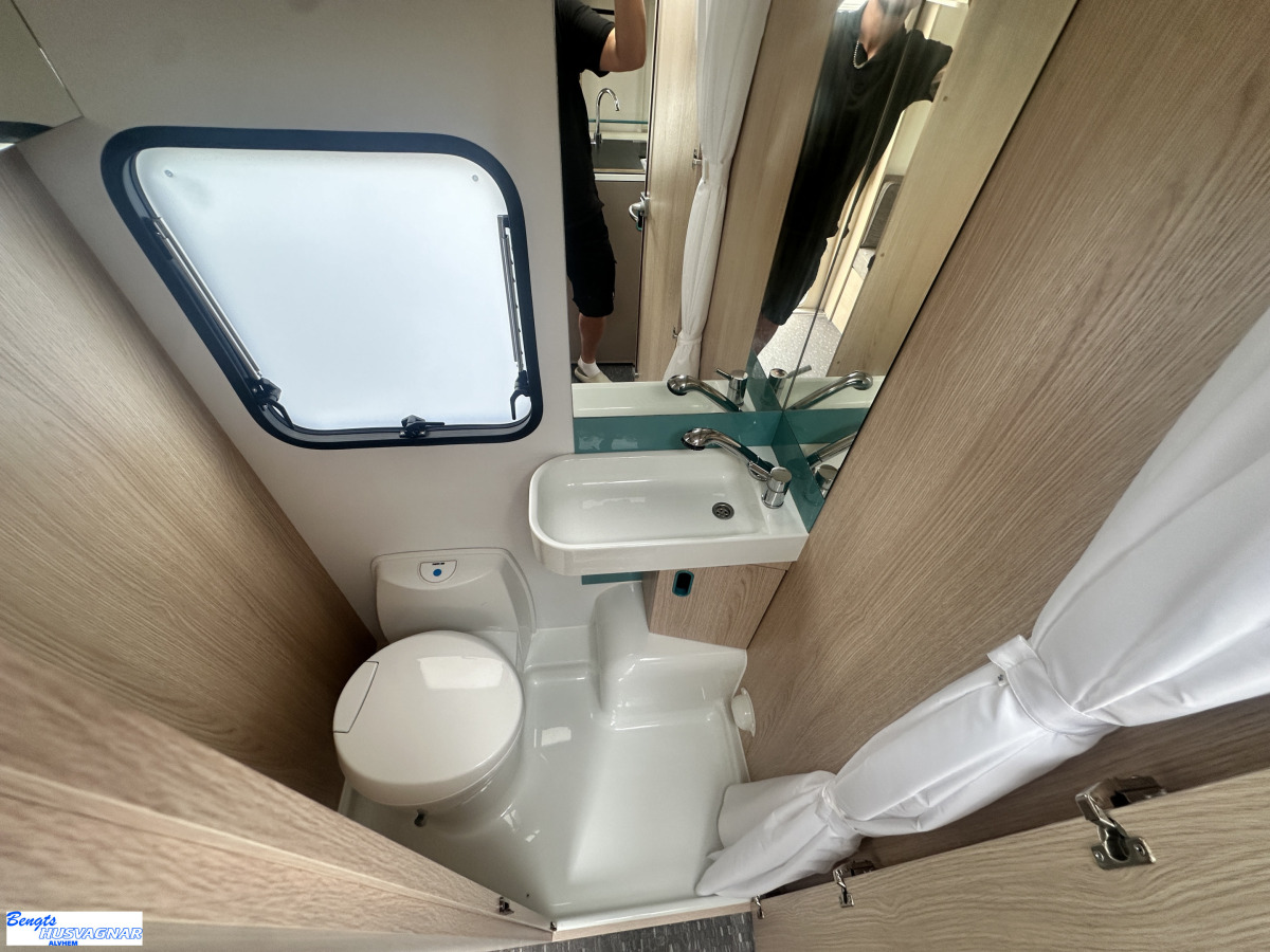Adria AVIVA 492 LU FÖRTÄLT LÅG TOTALVIKT BÄDDBREDDARE, bild 14 av 15