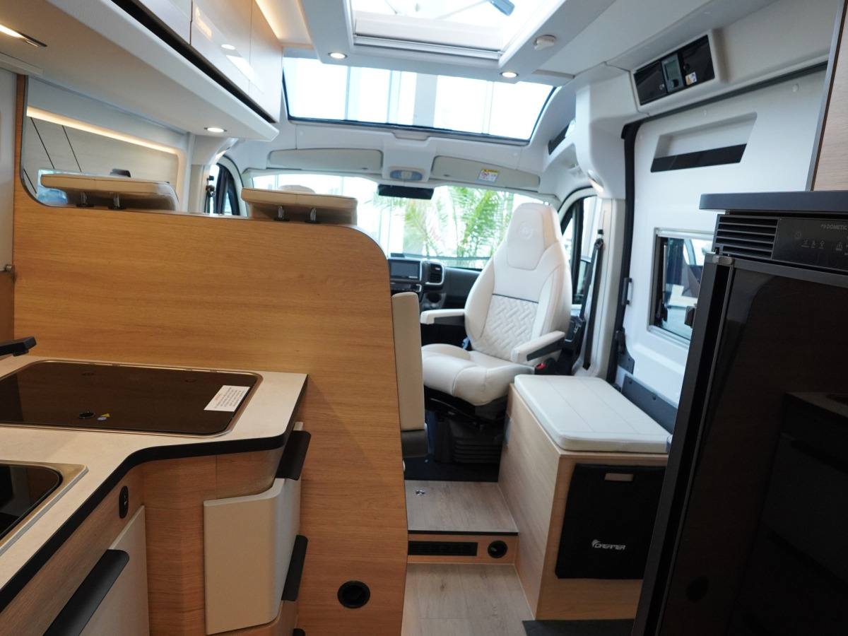 Dreamer D62 SELECT Dubbelbädd 140hk Automat 4250kg Dieselpanna, bild 14 av 18