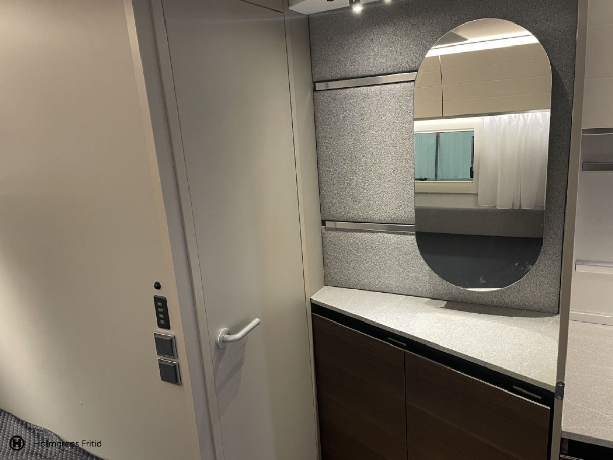 Adria Alpina 583 LP, bild 16 av 21