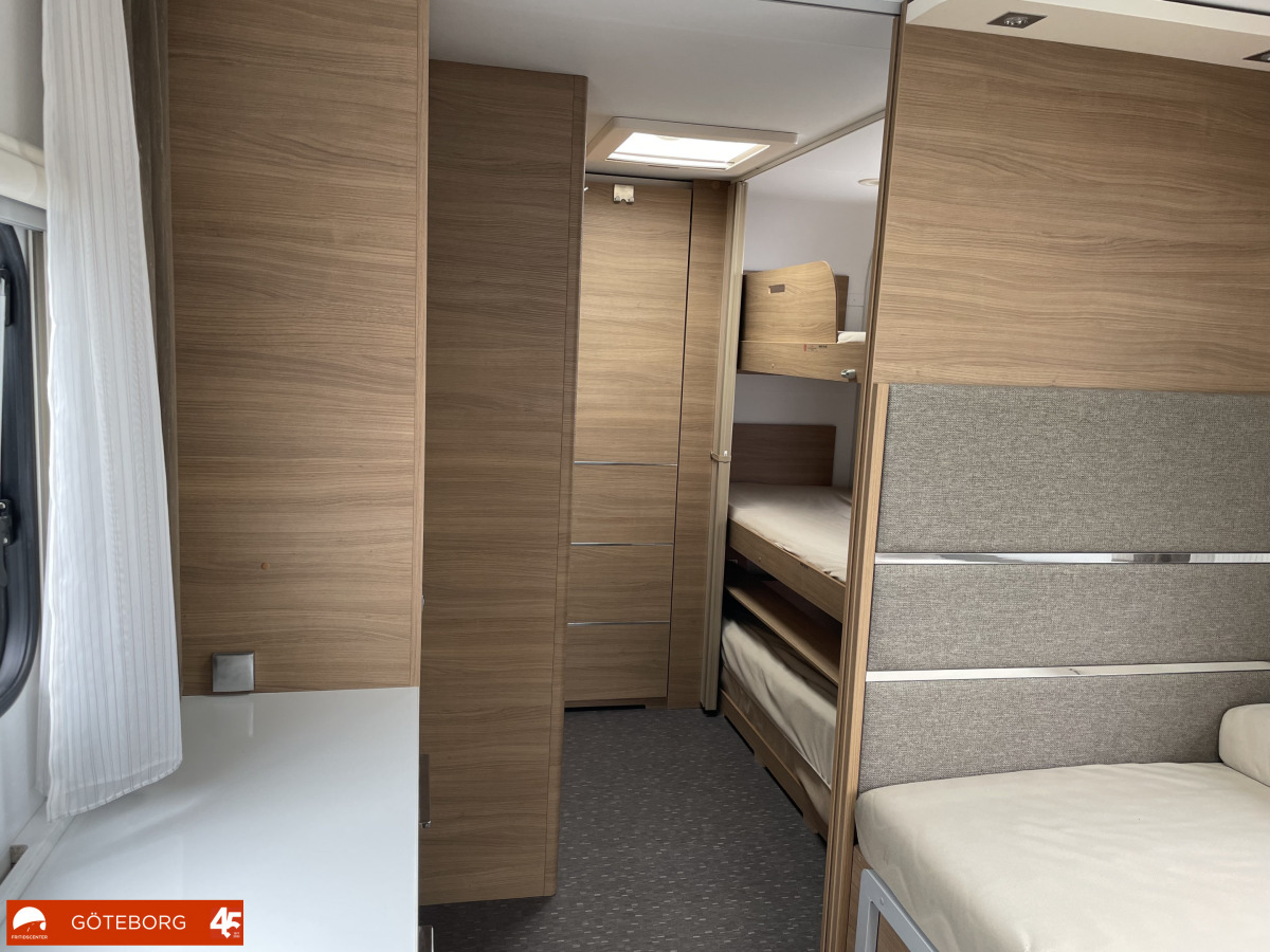 Adria ADORA 753 UK *Barnkammare / AC / 7 sovplatser, bild 17 av 29