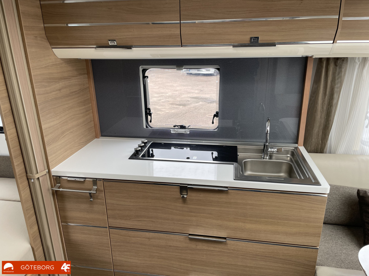 Adria ADORA 753 UK *Barnkammare / AC / 7 sovplatser, bild 9 av 29