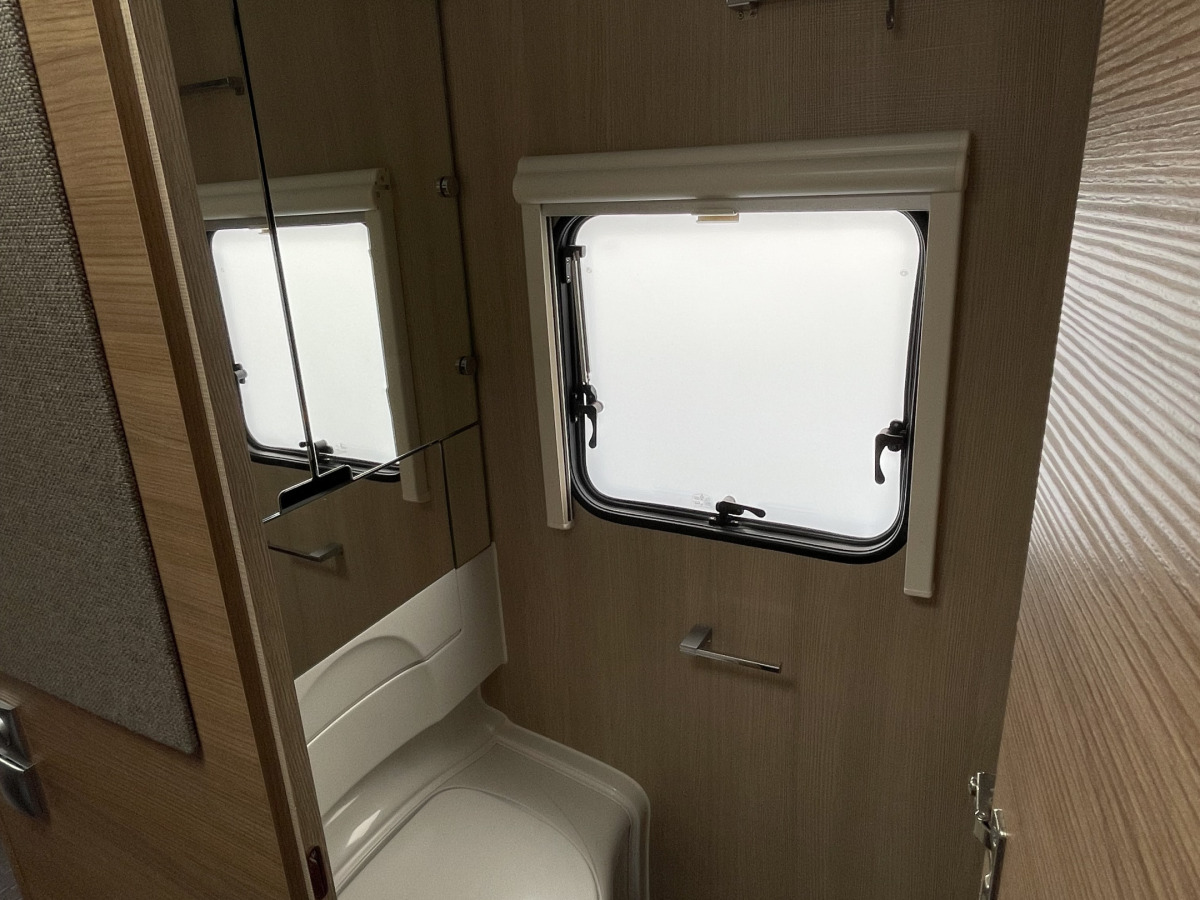Adria ADORA 753 UK *Barnkammare / AC / 7 sovplatser, bild 20 av 29