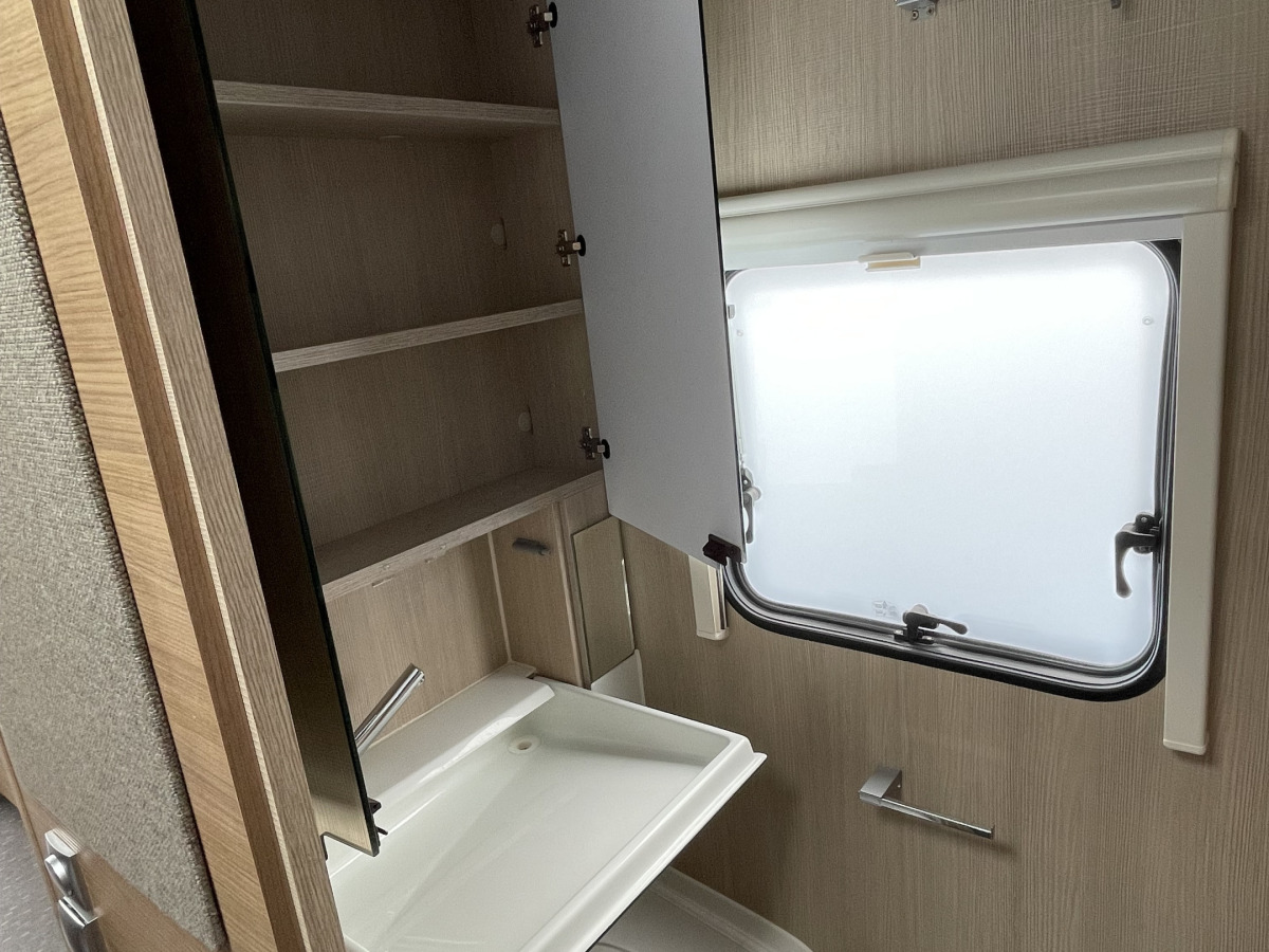 Adria ADORA 753 UK *Barnkammare / AC / 7 sovplatser, bild 22 av 29