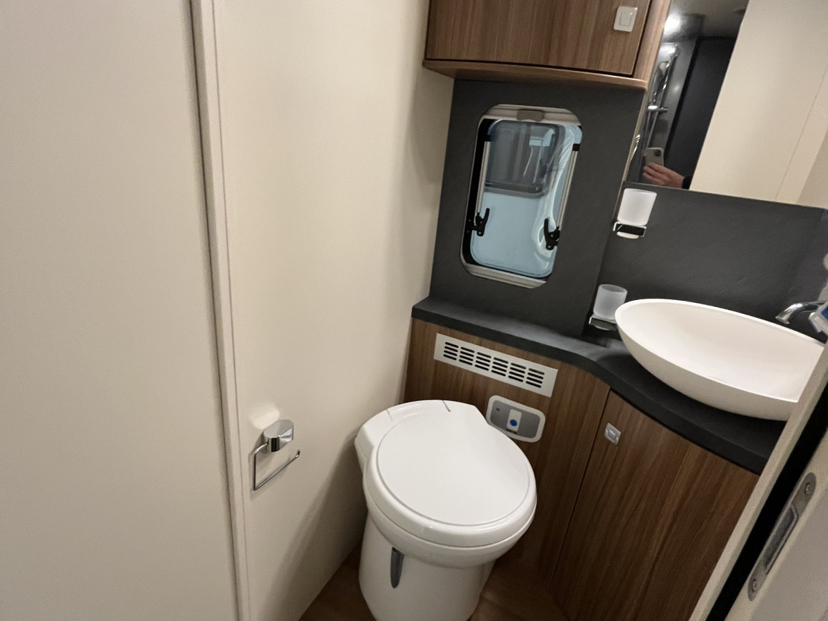 Eura Mobil Integra 890 EB/Alde/Automat/180hk/skinn/mm- Extra Öppet Lördag o Söndag, bild 10 av 14