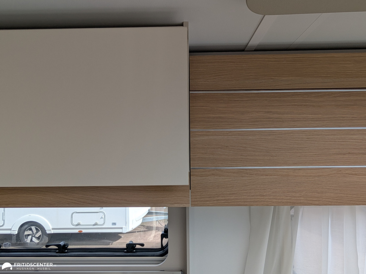 Adria ADORA 613 UT *Queenbed / ALDE / stort badrum, bild 10 av 31