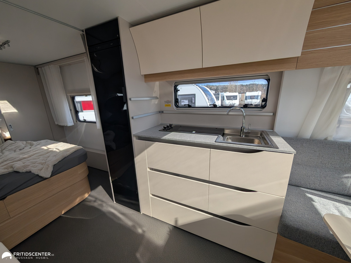Adria ADORA 613 UT *Queenbed / ALDE / stort badrum, bild 11 av 31