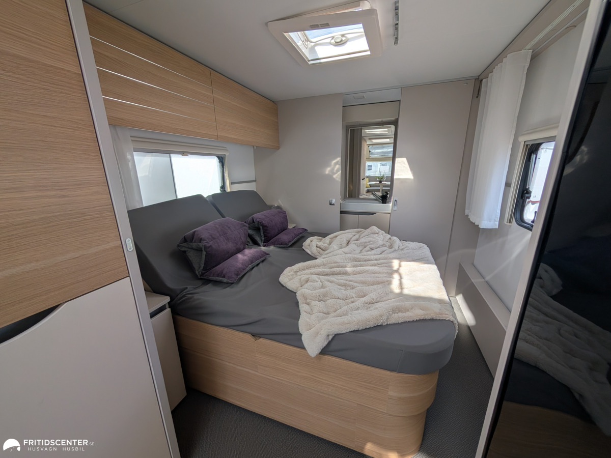 Adria ADORA 613 UT *Queenbed / ALDE / stort badrum, bild 13 av 31