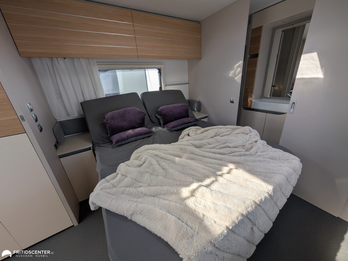 Adria ADORA 613 UT *Queenbed / ALDE / stort badrum, bild 15 av 31
