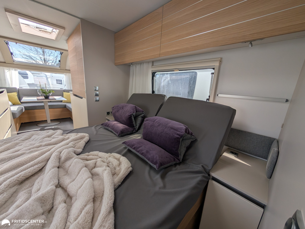 Adria ADORA 613 UT *Queenbed / ALDE / stort badrum, bild 18 av 31