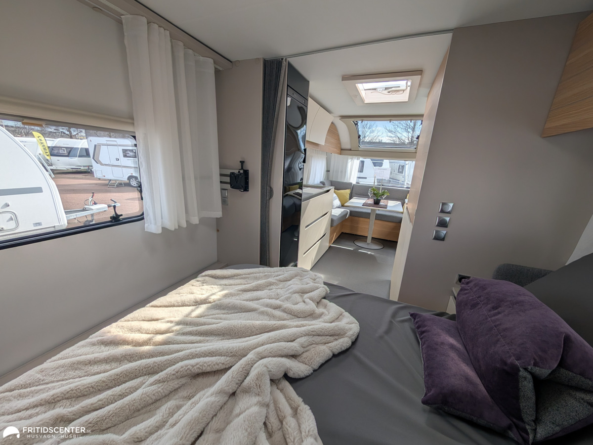Adria ADORA 613 UT *Queenbed / ALDE / stort badrum, bild 19 av 31