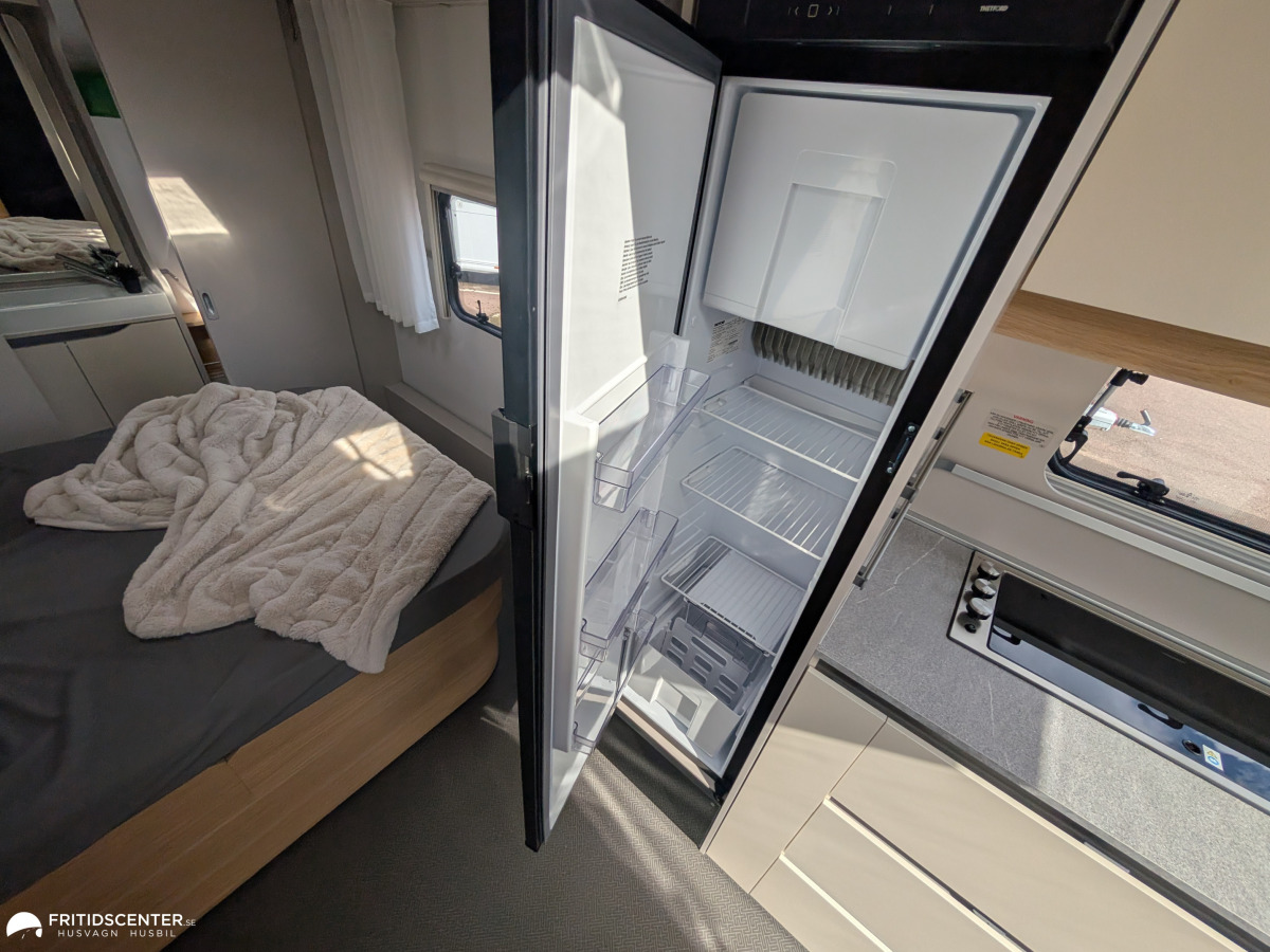 Adria ADORA 613 UT *Queenbed / ALDE / stort badrum, bild 21 av 31