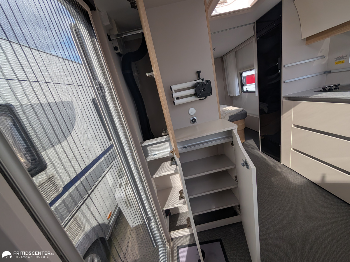 Adria ADORA 613 UT *Queenbed / ALDE / stort badrum, bild 27 av 31