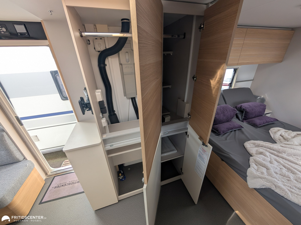 Adria ADORA 613 UT *Queenbed / ALDE / stort badrum, bild 28 av 31