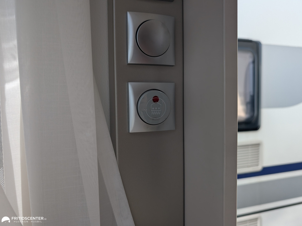 Adria ADORA 613 UT *Queenbed / ALDE / stort badrum, bild 30 av 31