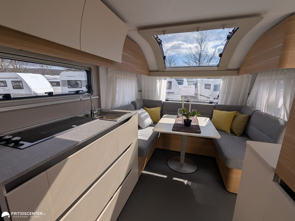 Adria ADORA 613 UT *Queenbed / ALDE / stort badrum, bild 2 av 31