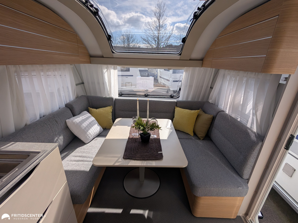 Adria ADORA 613 UT *Queenbed / ALDE / stort badrum, bild 3 av 31