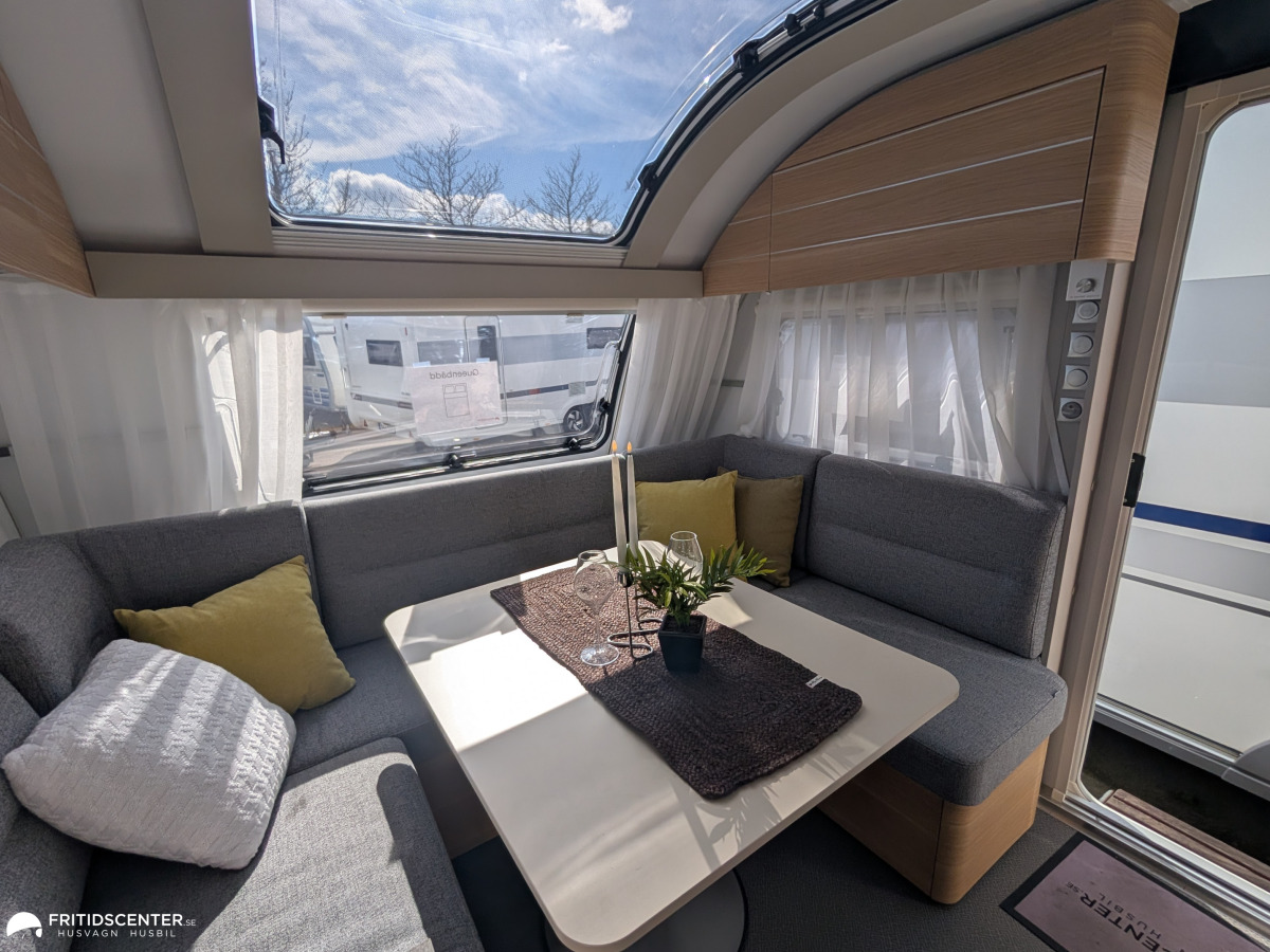 Adria ADORA 613 UT *Queenbed / ALDE / stort badrum, bild 4 av 31