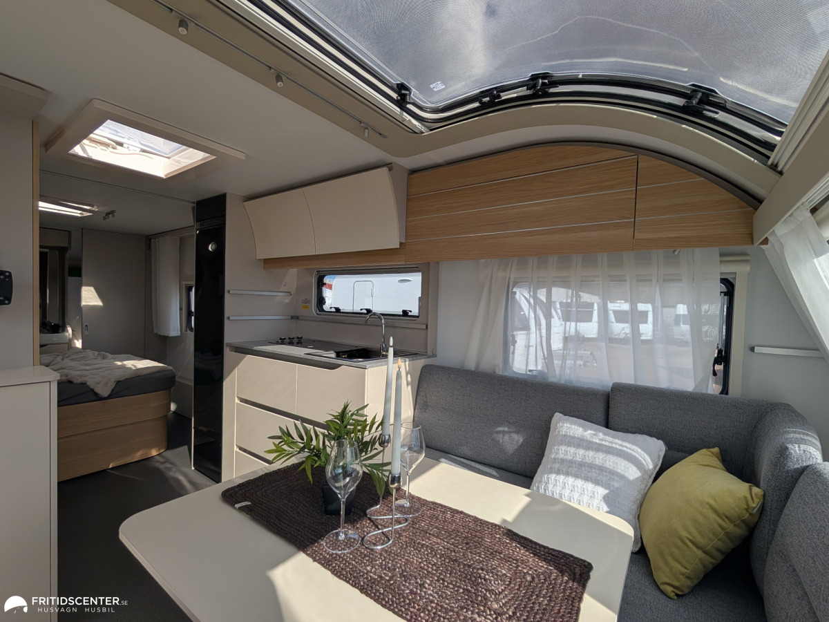 Adria ADORA 613 UT *Queenbed / ALDE / stort badrum, bild 6 av 31