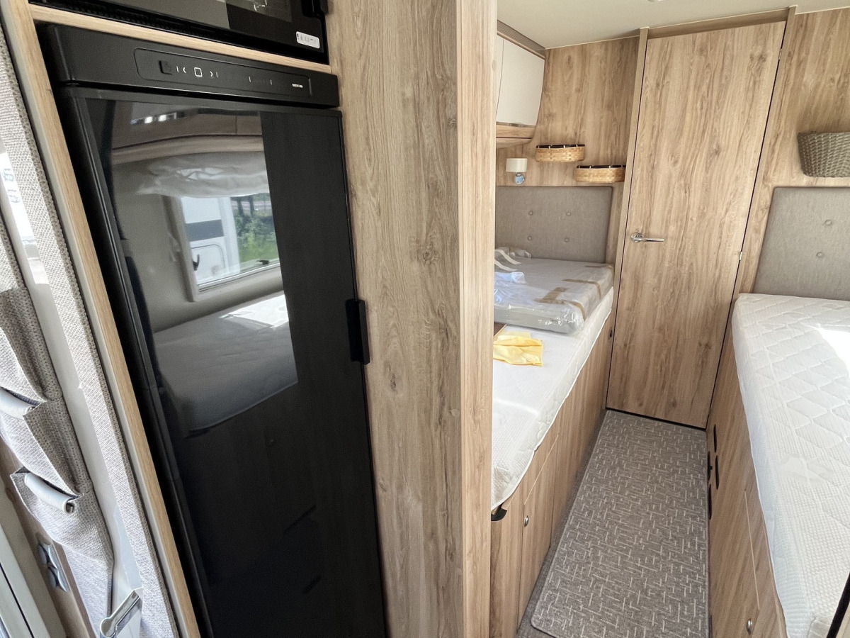 Eura Mobil PRS 730 EF, bild 7 av 10