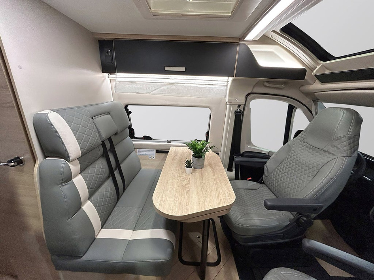 CHALLENGER V217 SPORT AUTOMAT Långbädd ADAPTIV FARTHÅLLARE, bild 5 av 33