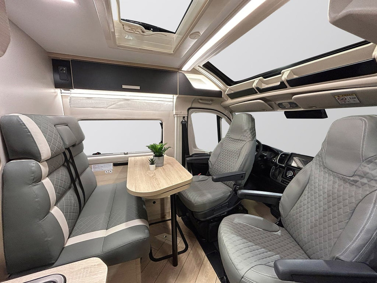 CHALLENGER V217 SPORT AUTOMAT Långbädd ADAPTIV FARTHÅLLARE, bild 8 av 33