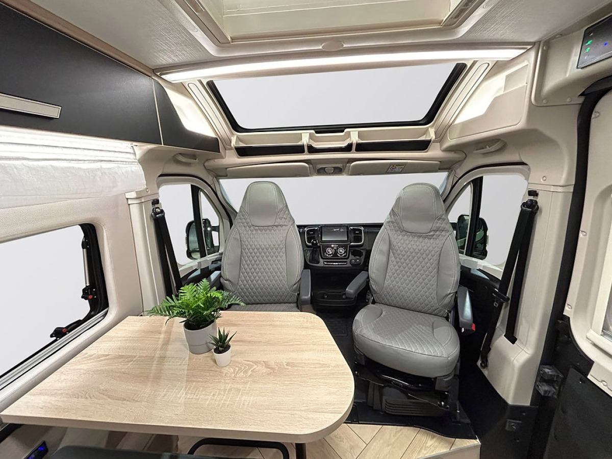 CHALLENGER V217 SPORT AUTOMAT Långbädd ADAPTIV FARTHÅLLARE, bild 10 av 33