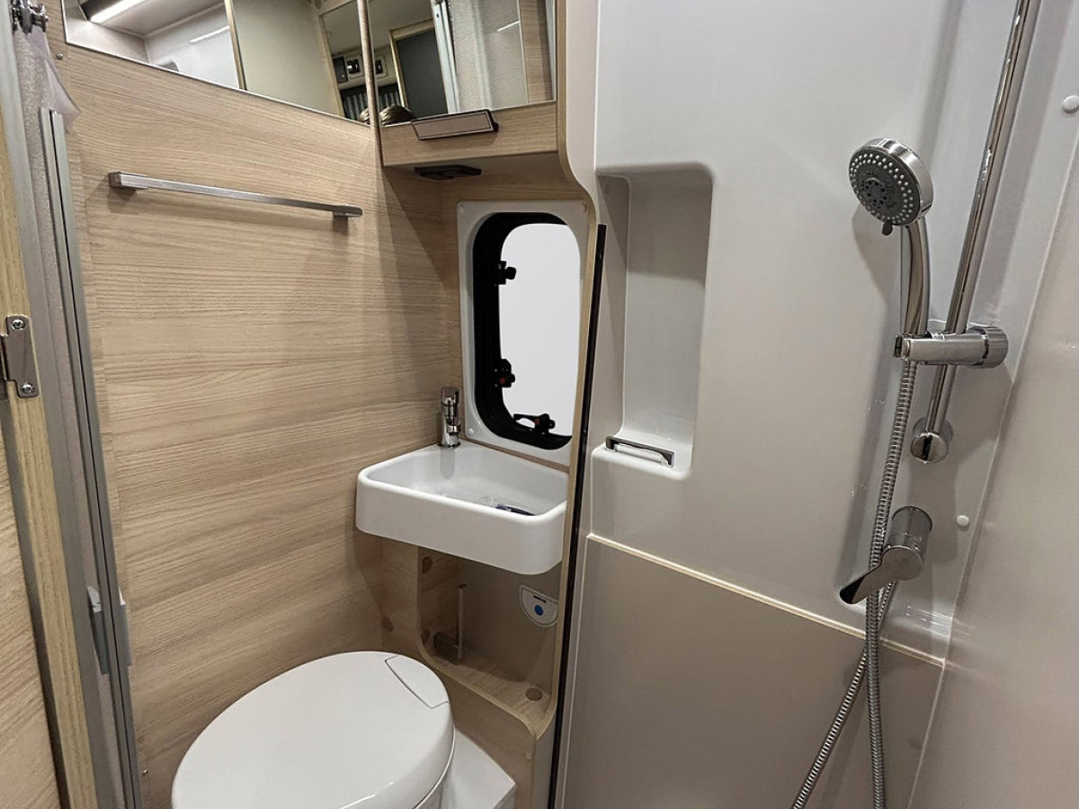 CHALLENGER V217 SPORT AUTOMAT Långbädd ADAPTIV FARTHÅLLARE, bild 15 av 33