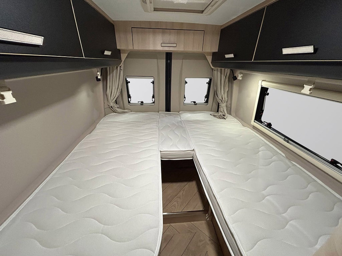 CHALLENGER V217 SPORT AUTOMAT Långbädd ADAPTIV FARTHÅLLARE, bild 18 av 33