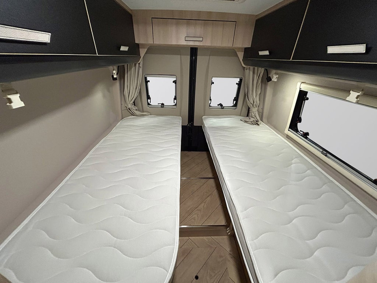 CHALLENGER V217 SPORT AUTOMAT Långbädd ADAPTIV FARTHÅLLARE, bild 19 av 33