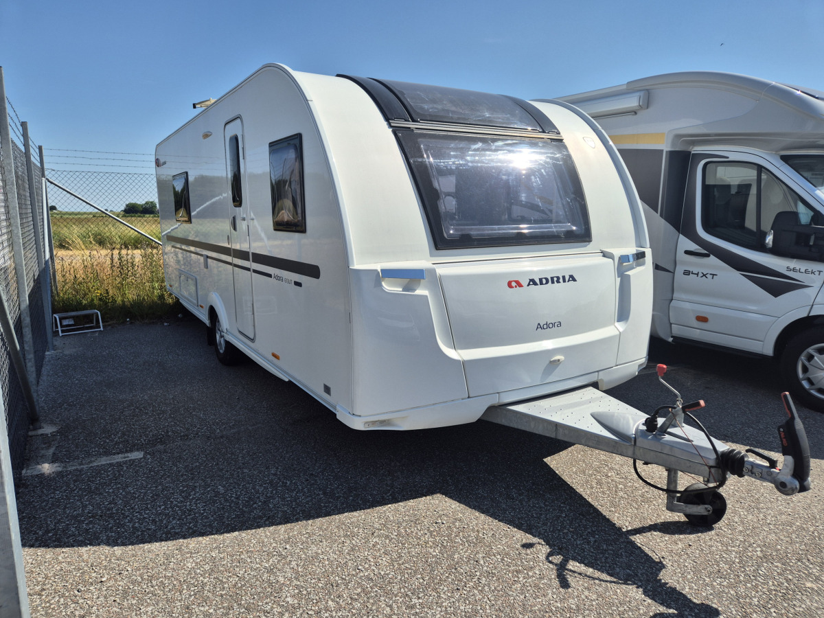 Adria Adora 613 UT (Lufttält)(Queensbed), bild 2 av 8