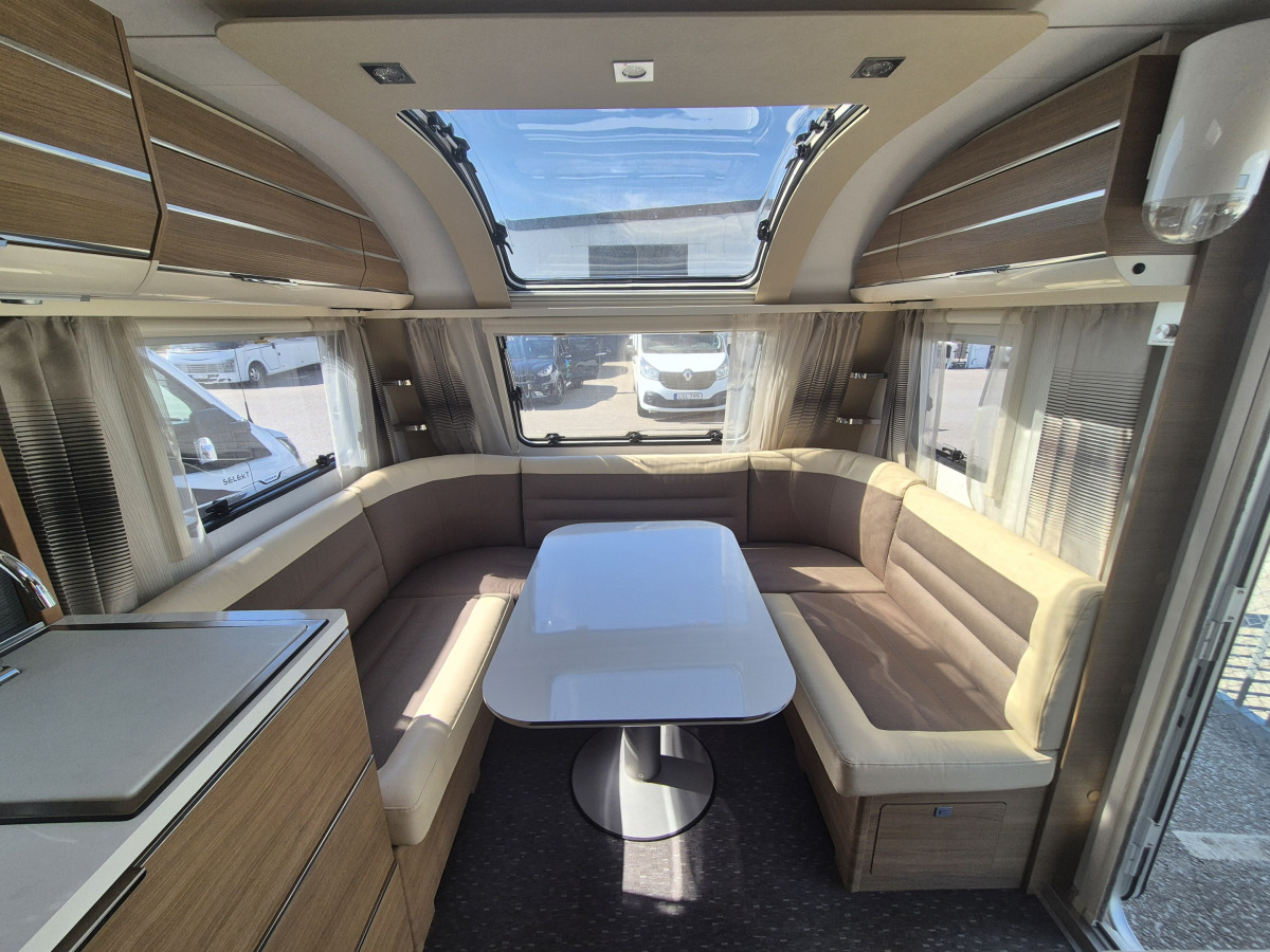Adria Adora 613 UT (Lufttält)(Queensbed), bild 3 av 8