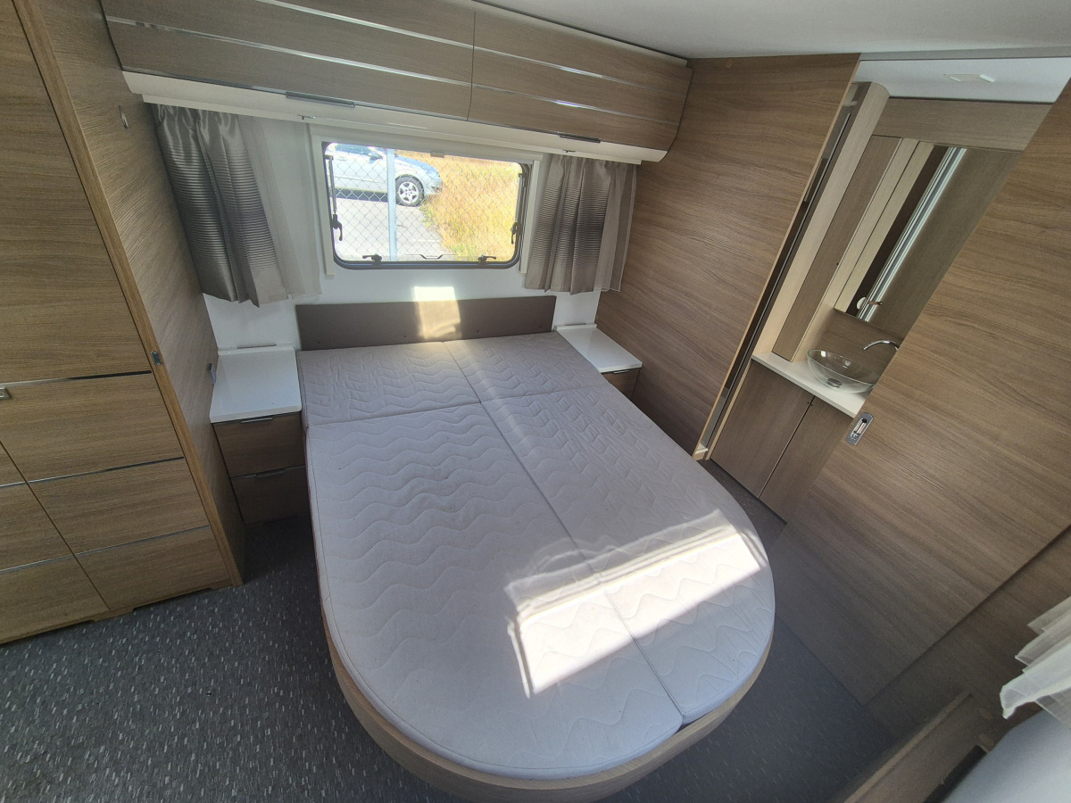 Adria Adora 613 UT (Lufttält)(Queensbed), bild 6 av 8