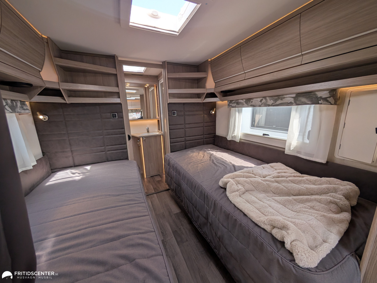 KABE ROYAL 600 TDL KS *Långbäddar / Boxmarkis Förtält, bild 11 av 24