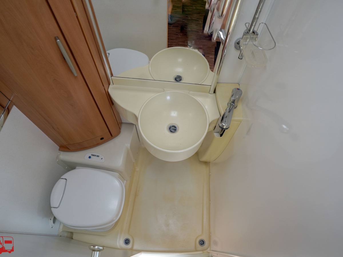 Hymer B 508 CL Dubbelsäng Under 6 meter, bild 15 av 35