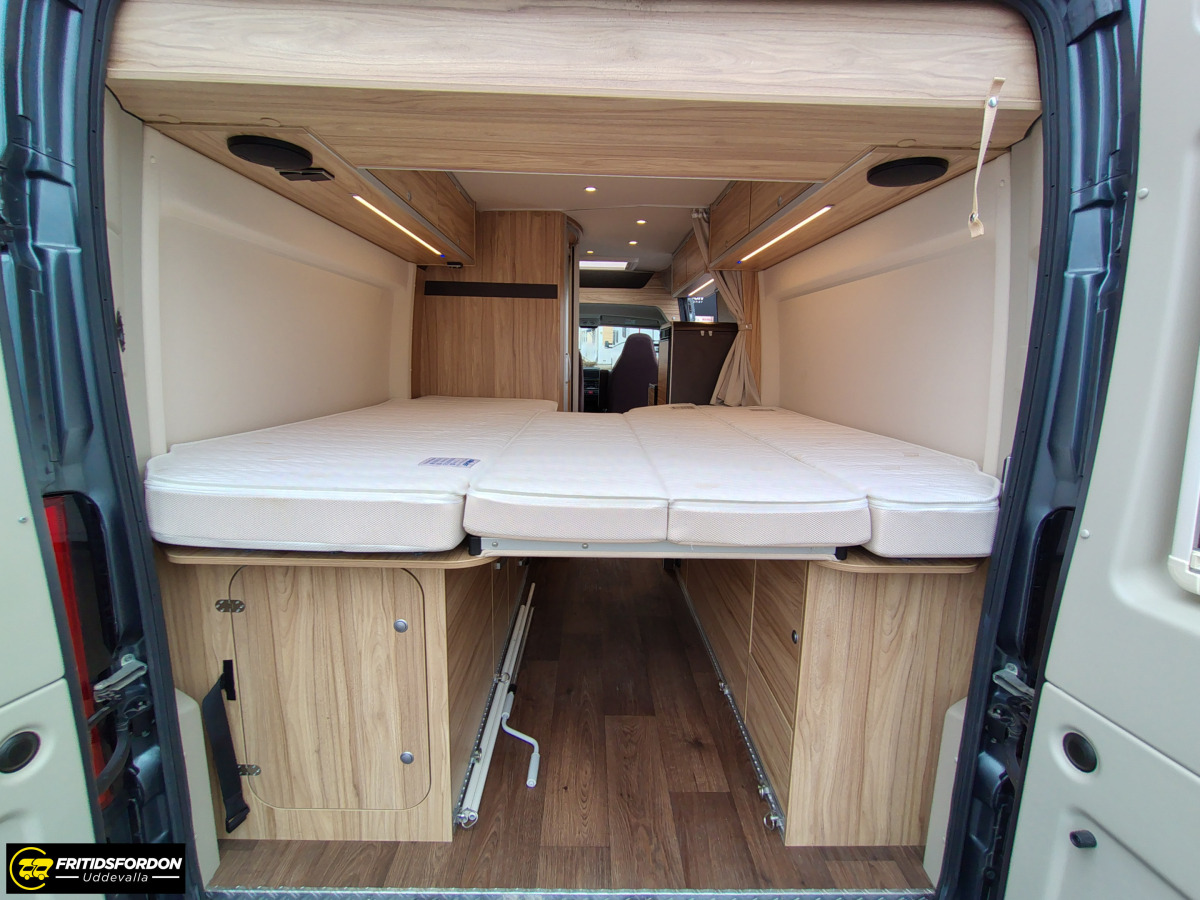 Hymer YELLOWSTONE Långbädd 180Hk Automat, bild 7 av 20