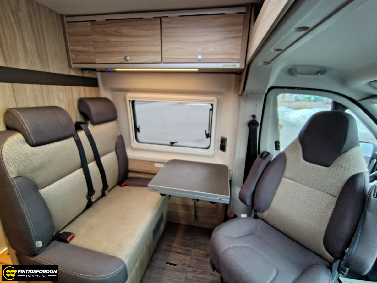 Hymer YELLOWSTONE Långbädd 180Hk Automat, bild 11 av 20