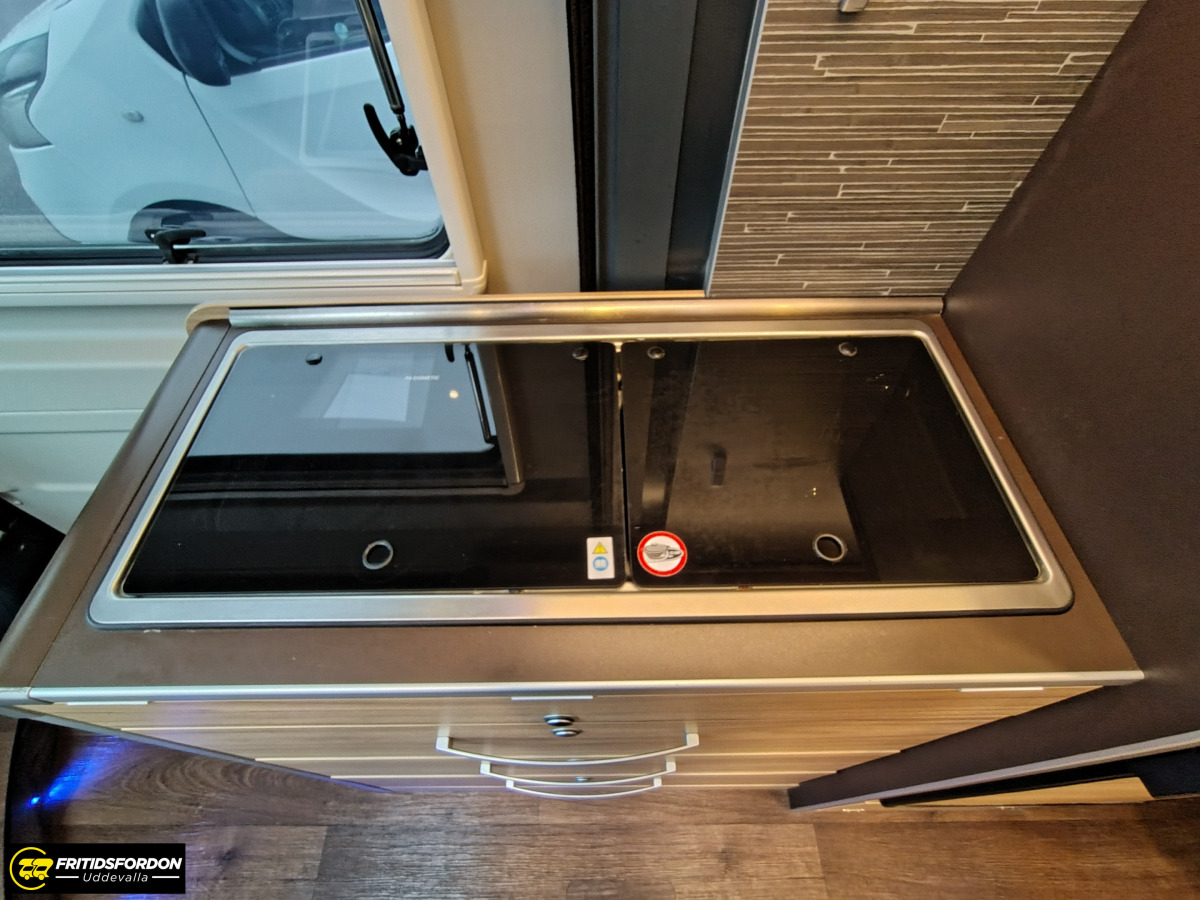 Hymer YELLOWSTONE Långbädd 180Hk Automat, bild 12 av 20