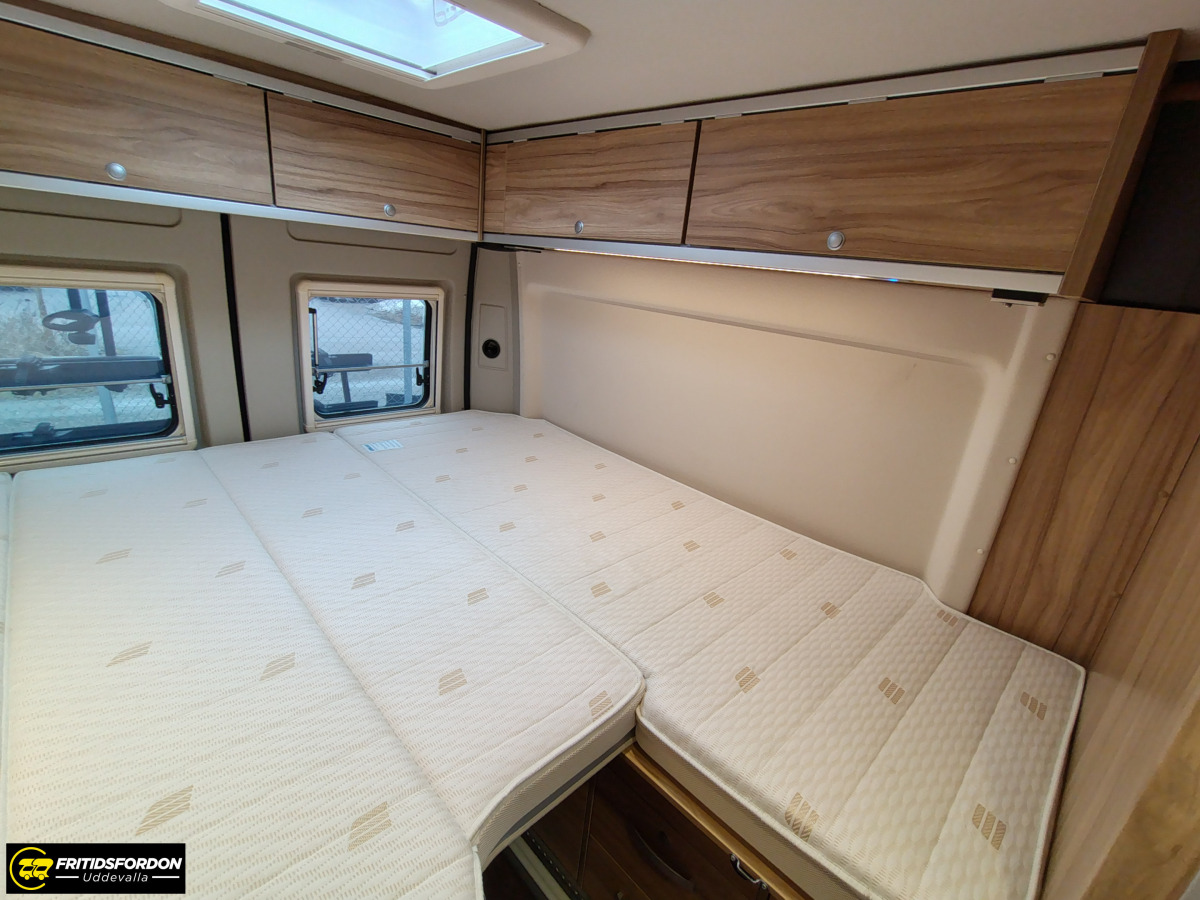 Hymer YELLOWSTONE Långbädd 180Hk Automat, bild 16 av 20
