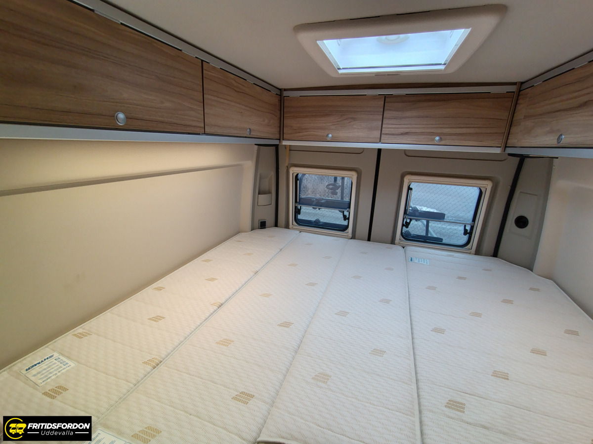 Hymer YELLOWSTONE Långbädd 180Hk Automat, bild 17 av 20