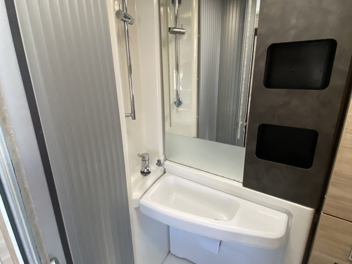 Knaus VAN TI PLUS 650 M / 4x4 / LÅNGBÄDDAR / AUTOMAT, bild 15 av 25