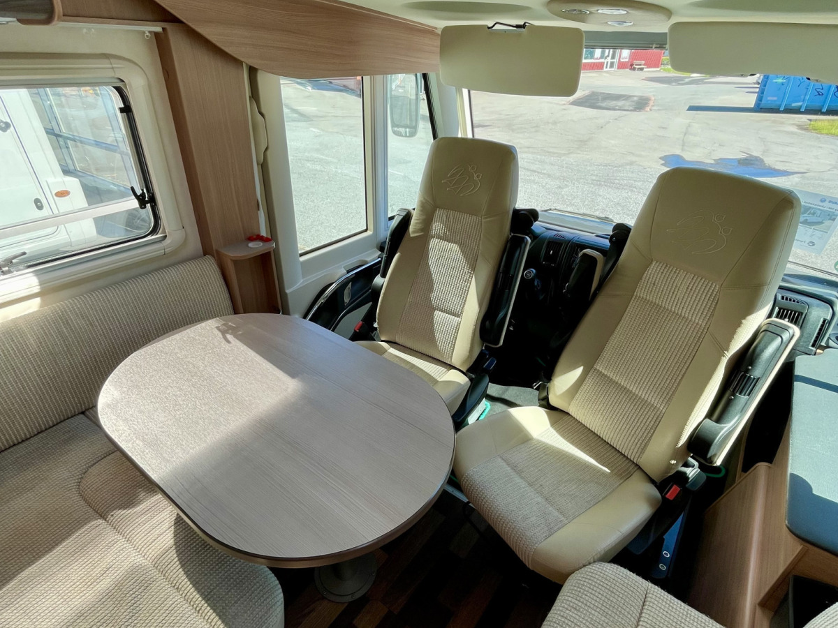 Knaus Sky 740 / LÅNGBÄDDAR / KAMKEDJA / TAKSÄNG / 2 Års GARANTI, bild 7 av 21