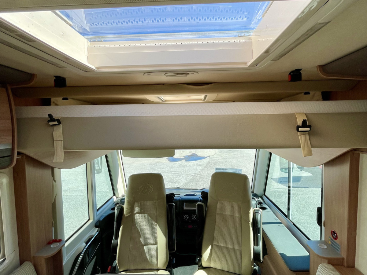 Knaus Sky 740 / LÅNGBÄDDAR / KAMKEDJA / TAKSÄNG / 2 Års GARANTI, bild 8 av 21