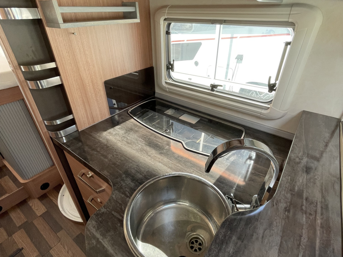 Knaus Sky 740 / LÅNGBÄDDAR / KAMKEDJA / TAKSÄNG / 2 Års GARANTI, bild 11 av 21