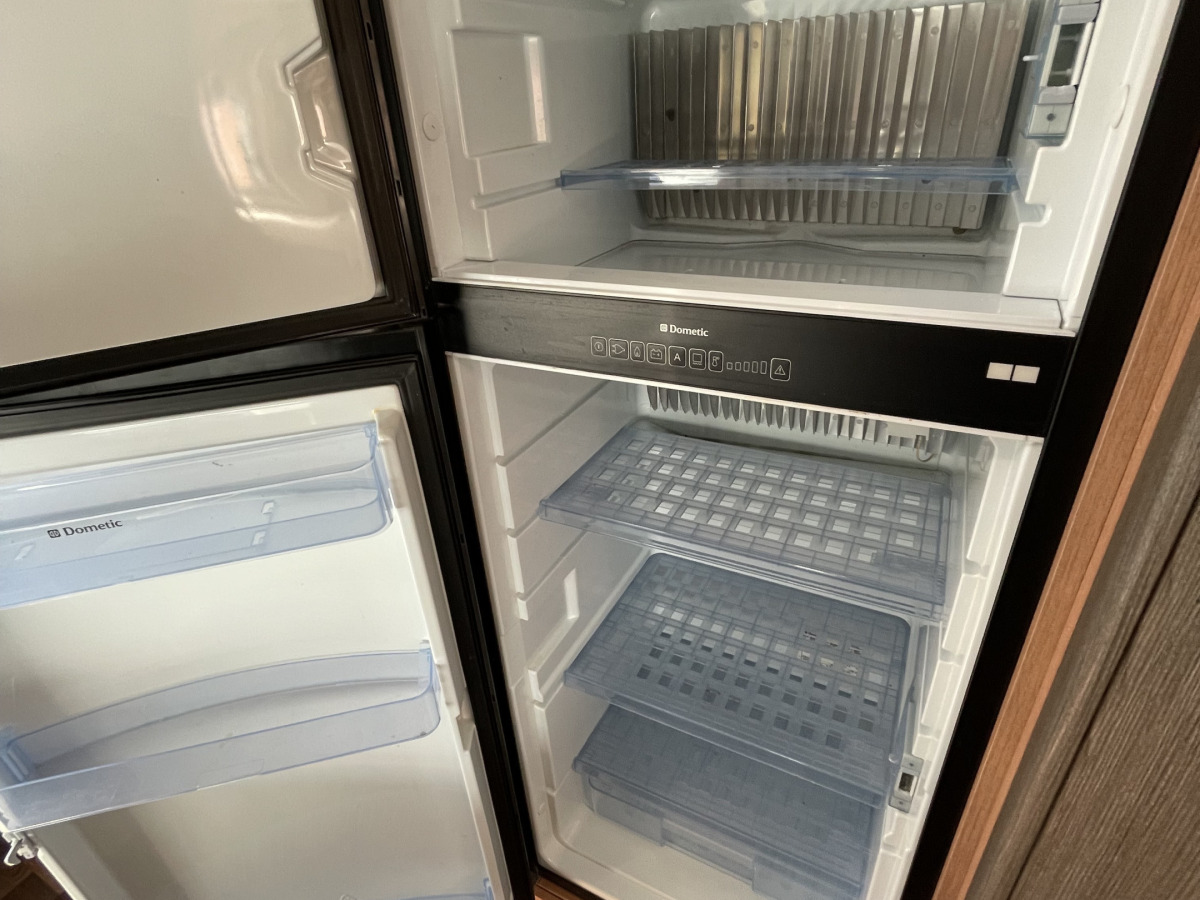 Knaus Sky 740 / LÅNGBÄDDAR / KAMKEDJA / TAKSÄNG / 2 Års GARANTI, bild 12 av 21